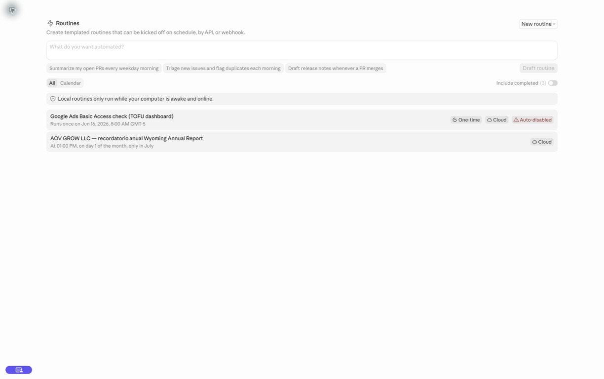 Pantalla real de Routines en Claude Desktop con campo para describir una automatización y botón New routine.